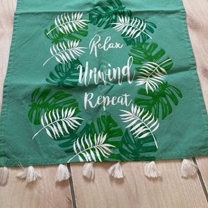 Set of 2 kitchen towels.